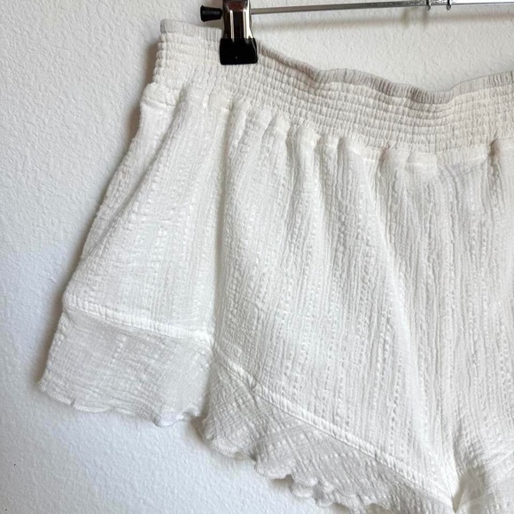 Mid Rise White Ruffle Shorts - Picture 3 of 5